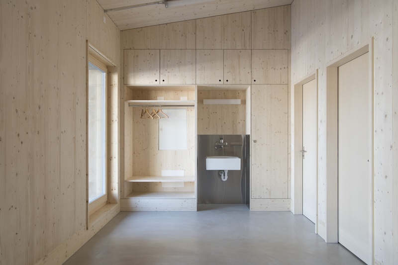 Haus am Bach, Cortebert, wahliruefli, Sanierung, Bauen im Bestand, Werkstatt, Innenausbau, Holz