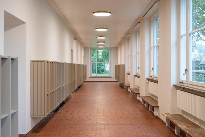 Korridor mit Garderoben