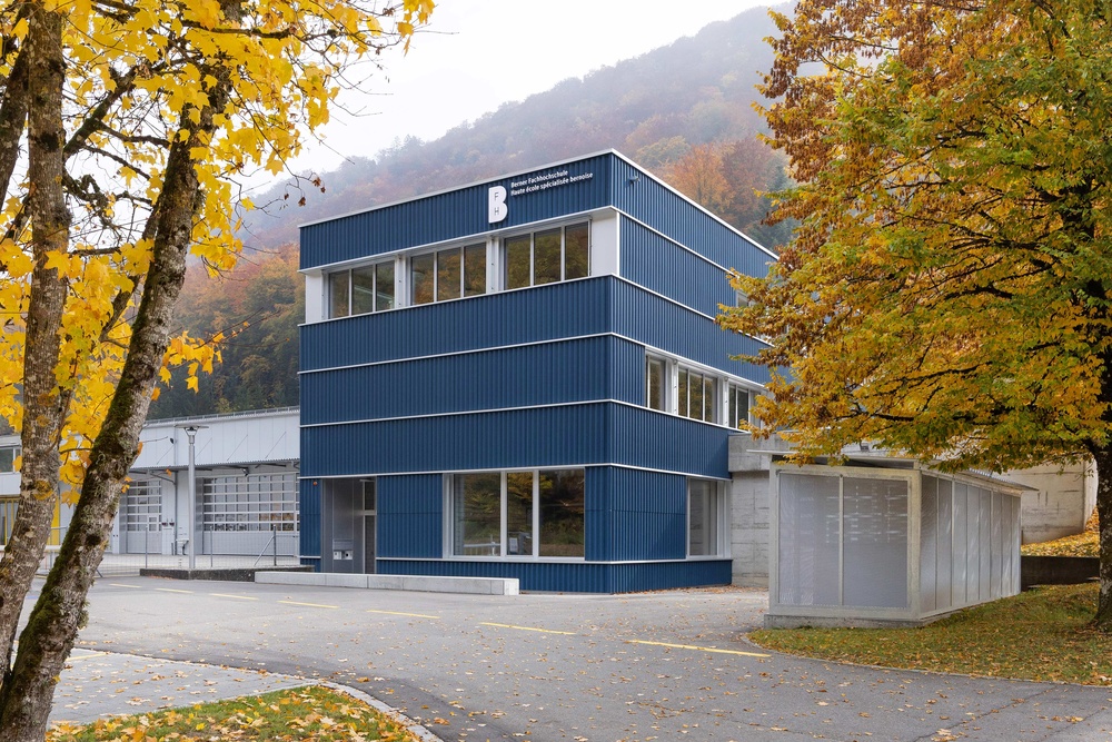 Sanierung und Aufstockung Berner Fachhochschule, Fachbereich Automobil- und Fahrzeugtechnik, Vauffelin